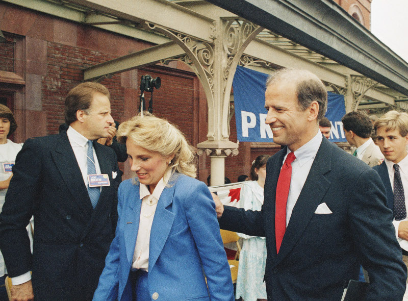 Ο Τζο Μπάιντεν αμέσως μετά την ανακοίνωση της υποψηφιότητάς του για την προεδρία των ΗΠΑ το 1987