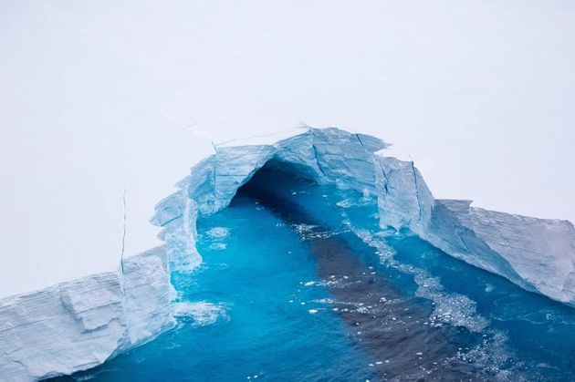 A68a: Το μεγαλύτερο παγόβουνο του κόσμου καταγράφηκε από κάμερα - Η εικόνα του