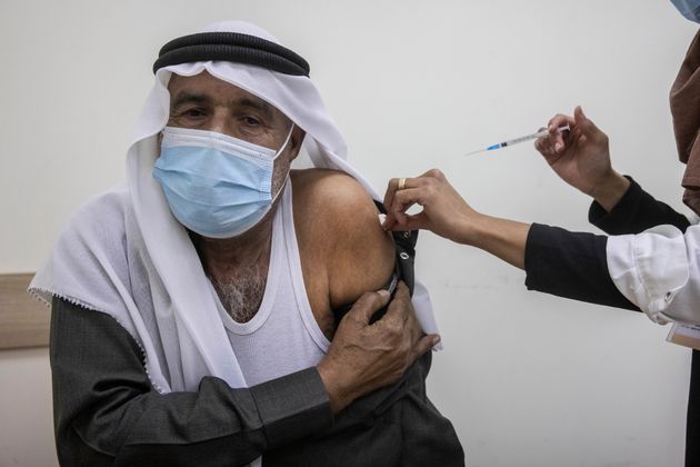 Πώς το Ισραήλ πέτυχε το ταχύτερο πρόγραμμα εμβολιασμού στον