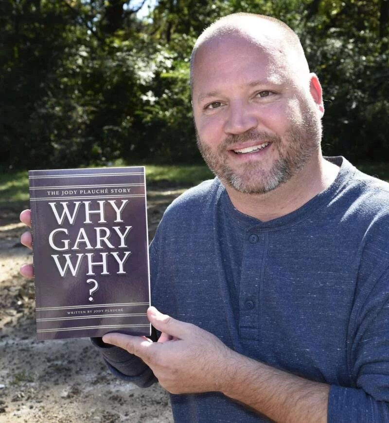 Ο Jody Plauché με το βιβλίο του 2019, Why, Gary, Why?: The Jody Plauché Story