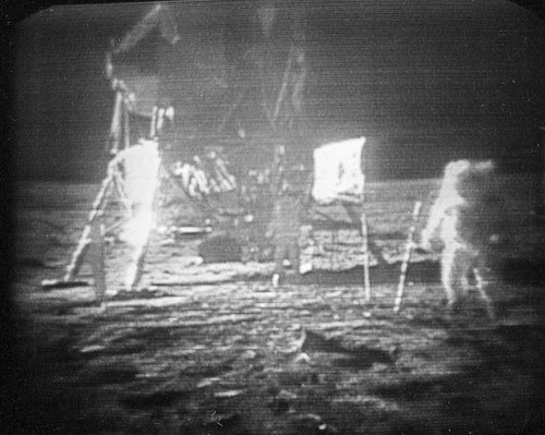 Στιγμιότυπο από την προσσελήνωση του Apollo11 