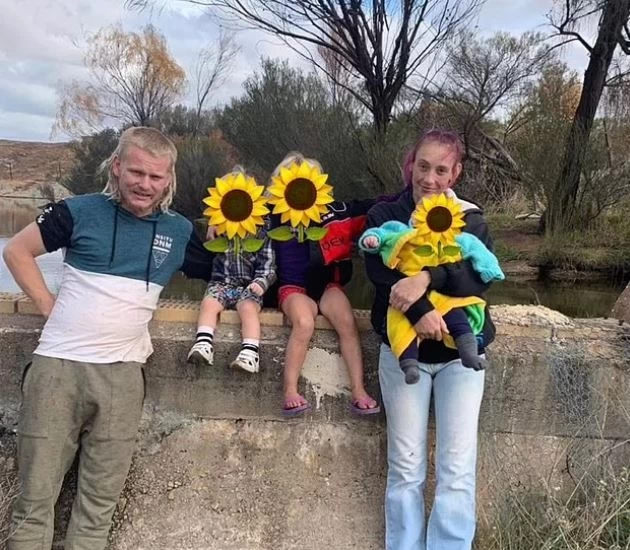 Αυστραλία: Ζευγάρι σκοτώθηκε σε τροχαίο και τα τρία παιδάκια τους επέζησαν δίπλα τους 3 μέρες, χωρίς φαγητό και νερό