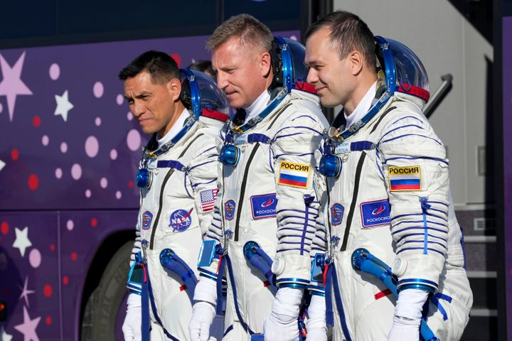 Ρούμπιο, Προκόπιεφ και Πετέλιν λίγα λεπτά πριν την έναρξη της αποστολής τους στον ISS (21 Σεπτεμβρίου 2022)
